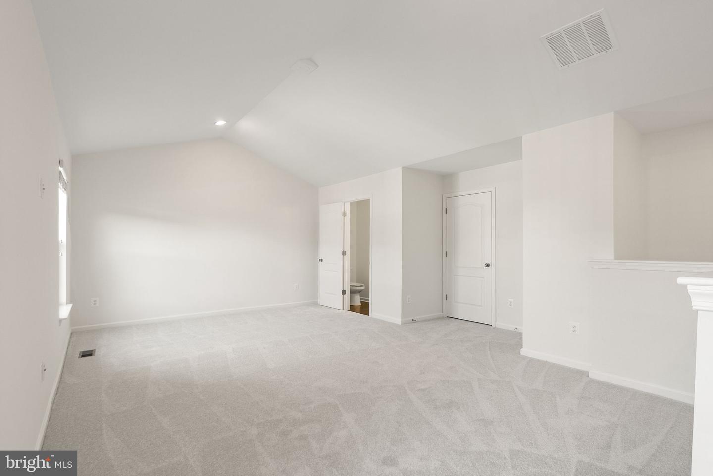 13650 AIR AND SPACE MUSEUM PKWY, HERNDON, Virginia 20171, 3 Bedrooms Bedrooms, ,3 BathroomsBathrooms,Residential,For sale,13650 AIR AND SPACE MUSEUM PKWY,VAFX2279208 MLS # VAFX2279208