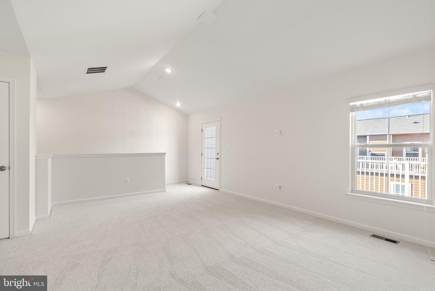 13650 AIR AND SPACE MUSEUM PKWY, HERNDON, Virginia 20171, 3 Bedrooms Bedrooms, ,3 BathroomsBathrooms,Residential,For sale,13650 AIR AND SPACE MUSEUM PKWY,VAFX2279208 MLS # VAFX2279208