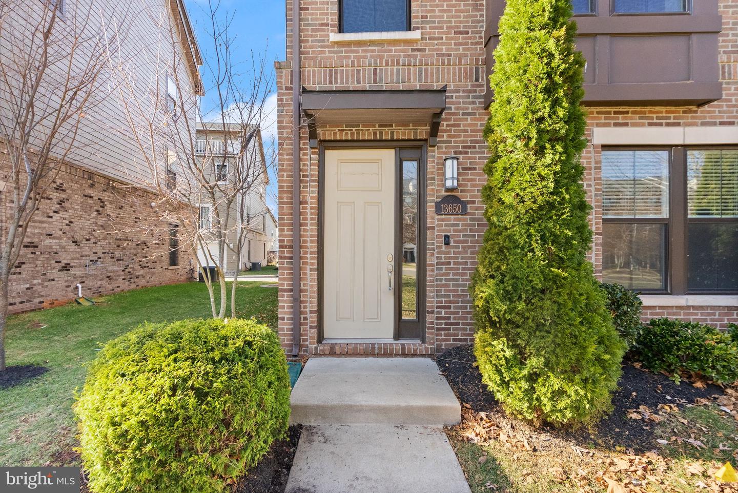 13650 AIR AND SPACE MUSEUM PKWY, HERNDON, Virginia 20171, 3 Bedrooms Bedrooms, ,3 BathroomsBathrooms,Residential,For sale,13650 AIR AND SPACE MUSEUM PKWY,VAFX2279208 MLS # VAFX2279208