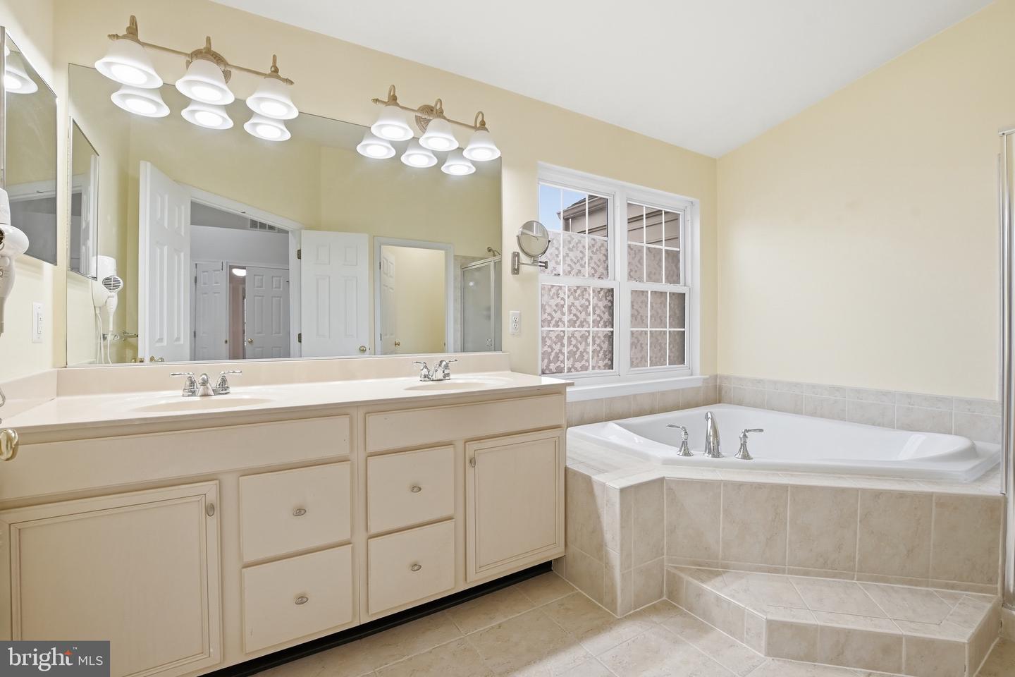 25382 WHIPPOORWILL TER, CHANTILLY, Virginia 20152, 3 Bedrooms Bedrooms, ,3 BathroomsBathrooms,Residential,For sale,25382 WHIPPOORWILL TER,VALO2111844 MLS # VALO2111844