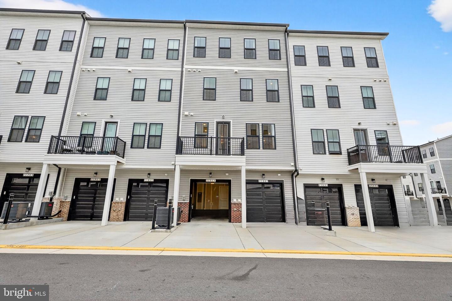 21805 CROXLEY TER, BROADLANDS, Virginia 20148, 3 Bedrooms Bedrooms, ,2 BathroomsBathrooms,Residential,For sale,21805 CROXLEY TER,VALO2112304 MLS # VALO2112304