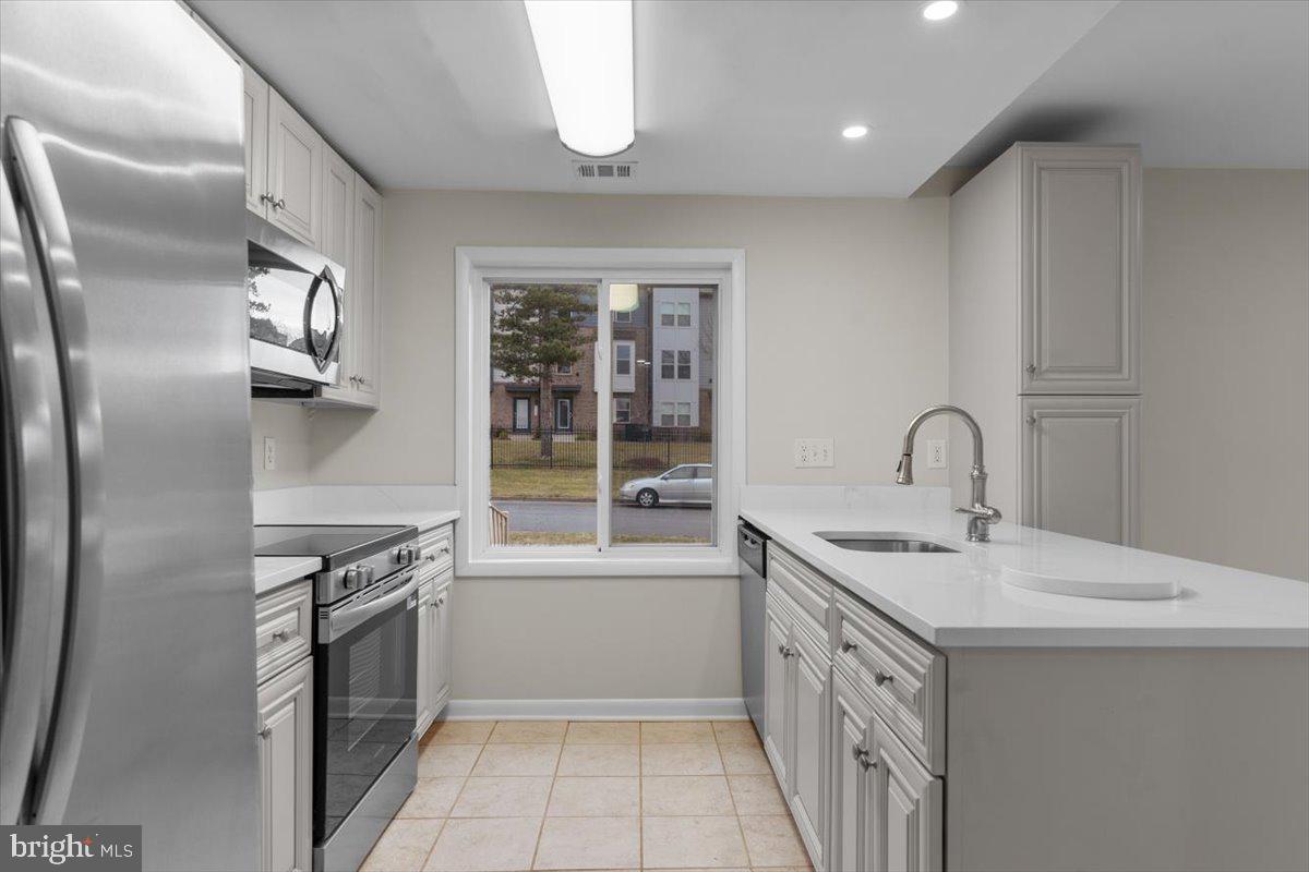 1139 AUTUMNHAZE CT, HERNDON, Virginia 20170, 3 Bedrooms Bedrooms, ,2 BathroomsBathrooms,Residential,For sale,1139 AUTUMNHAZE CT,VAFX2282550 MLS # VAFX2282550