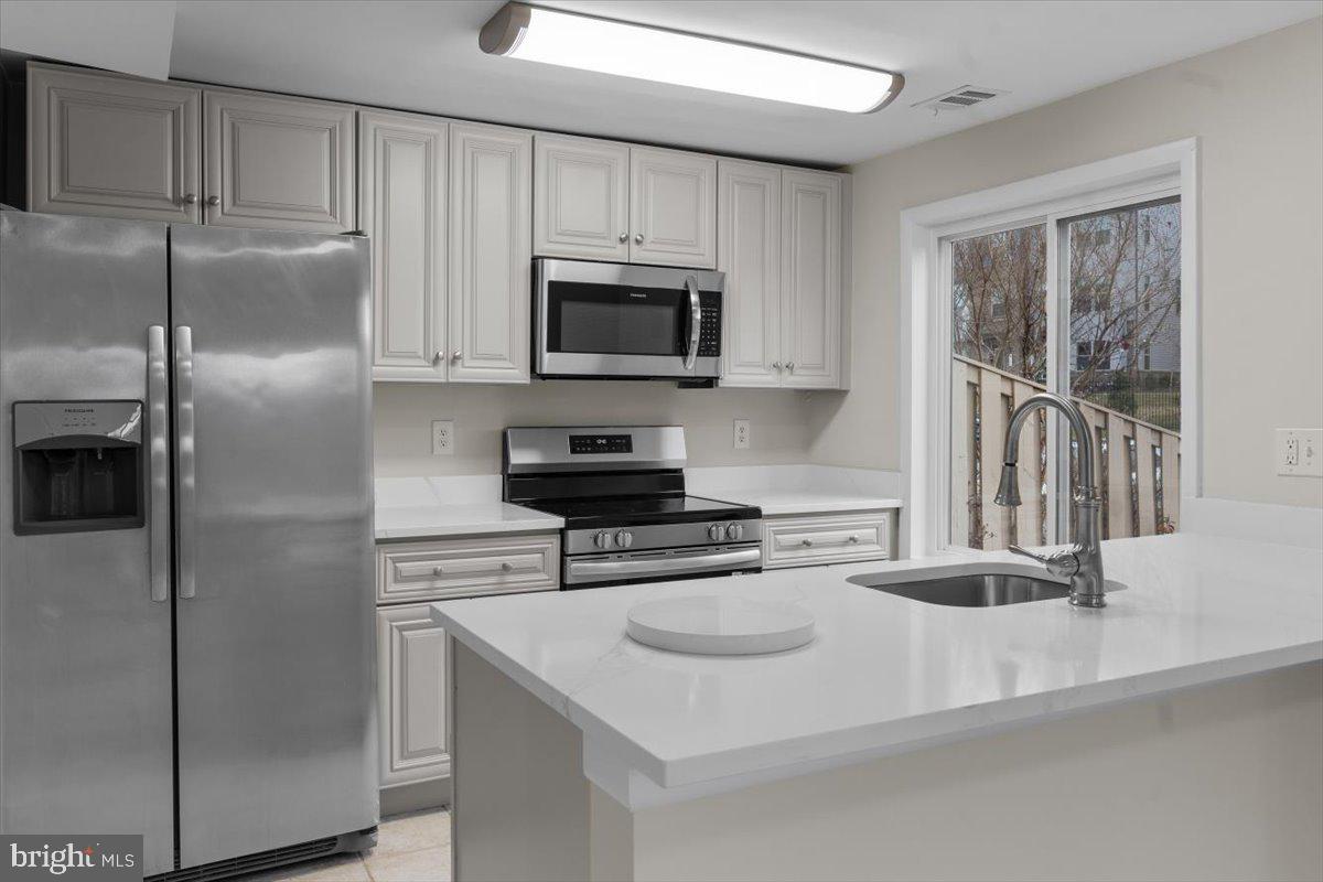 1139 AUTUMNHAZE CT, HERNDON, Virginia 20170, 3 Bedrooms Bedrooms, ,2 BathroomsBathrooms,Residential,For sale,1139 AUTUMNHAZE CT,VAFX2282550 MLS # VAFX2282550