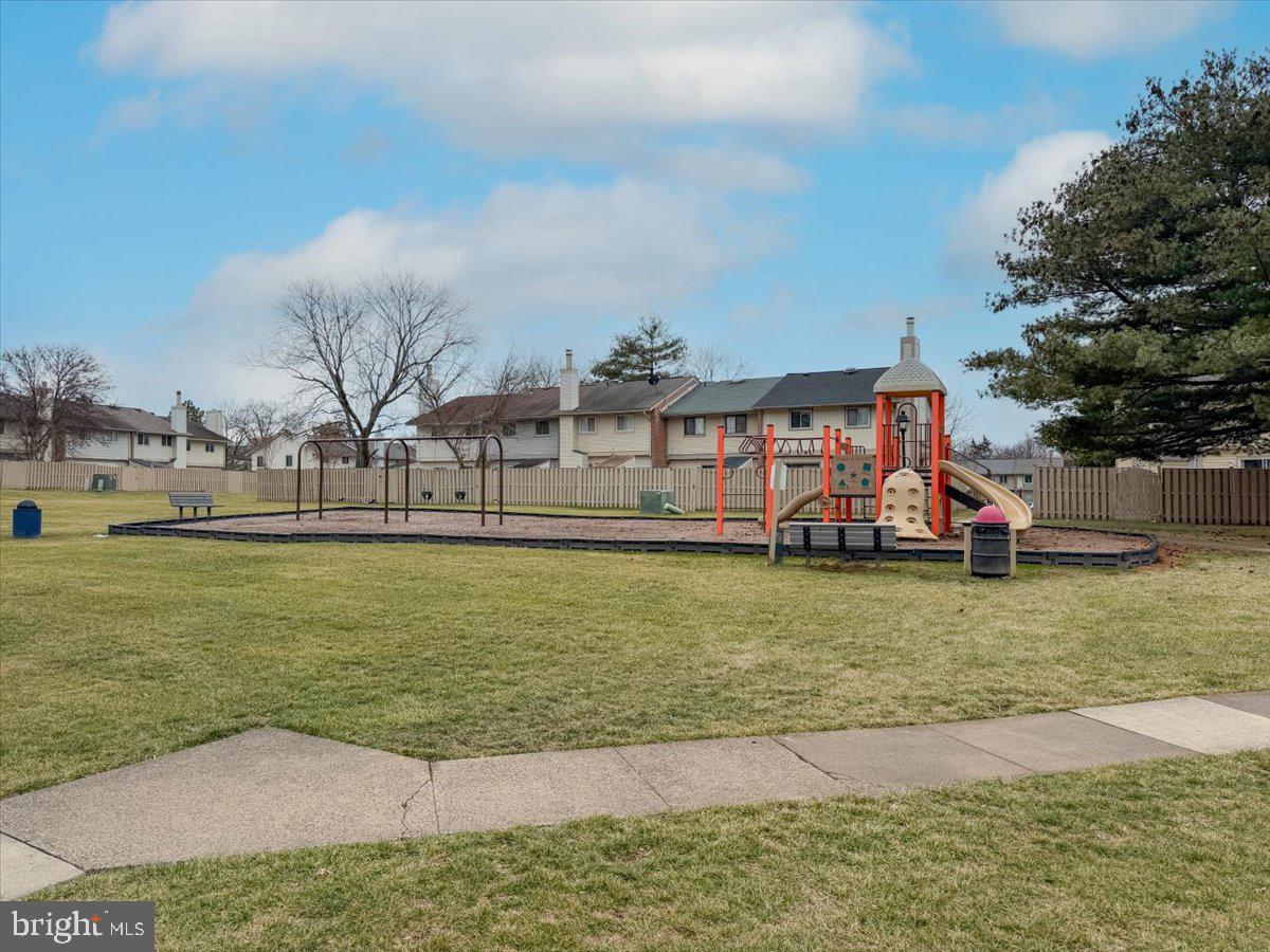 1139 AUTUMNHAZE CT, HERNDON, Virginia 20170, 3 Bedrooms Bedrooms, ,2 BathroomsBathrooms,Residential,For sale,1139 AUTUMNHAZE CT,VAFX2282550 MLS # VAFX2282550