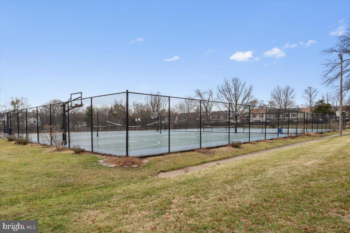 1139 AUTUMNHAZE CT, HERNDON, Virginia 20170, 3 Bedrooms Bedrooms, ,2 BathroomsBathrooms,Residential,For sale,1139 AUTUMNHAZE CT,VAFX2282550 MLS # VAFX2282550