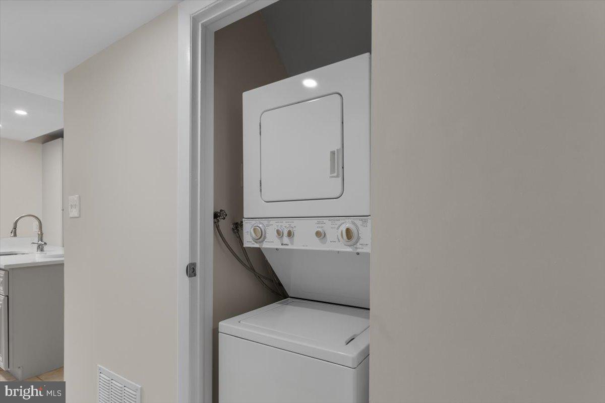 1139 AUTUMNHAZE CT, HERNDON, Virginia 20170, 3 Bedrooms Bedrooms, ,2 BathroomsBathrooms,Residential,For sale,1139 AUTUMNHAZE CT,VAFX2282550 MLS # VAFX2282550