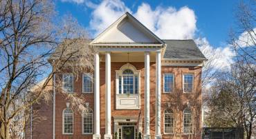 139 REES PL, FALLS CHURCH, Virginia 22046, 4 Bedrooms Bedrooms, 8 Rooms Rooms,4 BathroomsBathrooms,Residential,For sale,139 REES PL,VAFA2003502 MLS # VAFA2003502