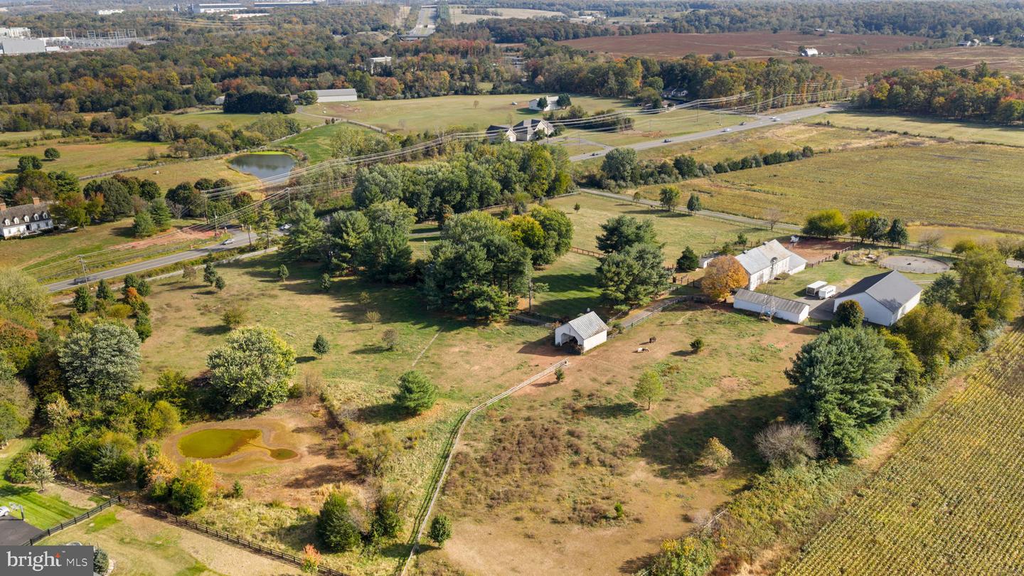 19937 EVERGREEN MILLS RD, LEESBURG, Virginia 20175, 4 Bedrooms Bedrooms, ,4 BathroomsBathrooms,Residential,For sale,19937 EVERGREEN MILLS RD,VALO2112992 MLS # VALO2112992