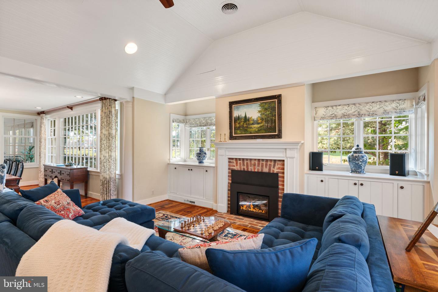 19937 EVERGREEN MILLS RD, LEESBURG, Virginia 20175, 4 Bedrooms Bedrooms, ,4 BathroomsBathrooms,Residential,For sale,19937 EVERGREEN MILLS RD,VALO2112992 MLS # VALO2112992