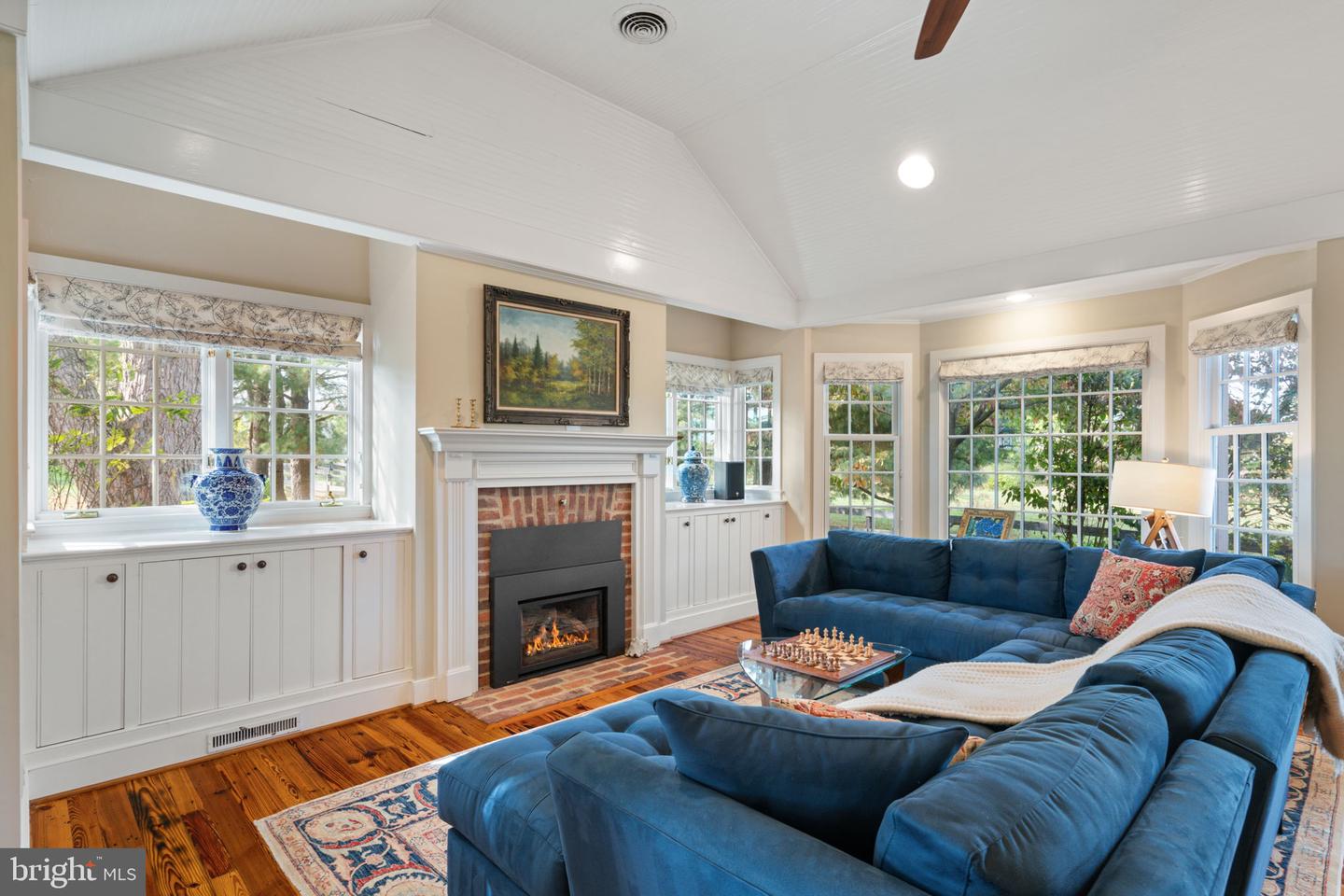 19937 EVERGREEN MILLS RD, LEESBURG, Virginia 20175, 4 Bedrooms Bedrooms, ,4 BathroomsBathrooms,Residential,For sale,19937 EVERGREEN MILLS RD,VALO2112992 MLS # VALO2112992