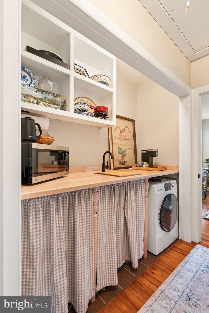 19937 EVERGREEN MILLS RD, LEESBURG, Virginia 20175, 4 Bedrooms Bedrooms, ,4 BathroomsBathrooms,Residential,For sale,19937 EVERGREEN MILLS RD,VALO2112992 MLS # VALO2112992