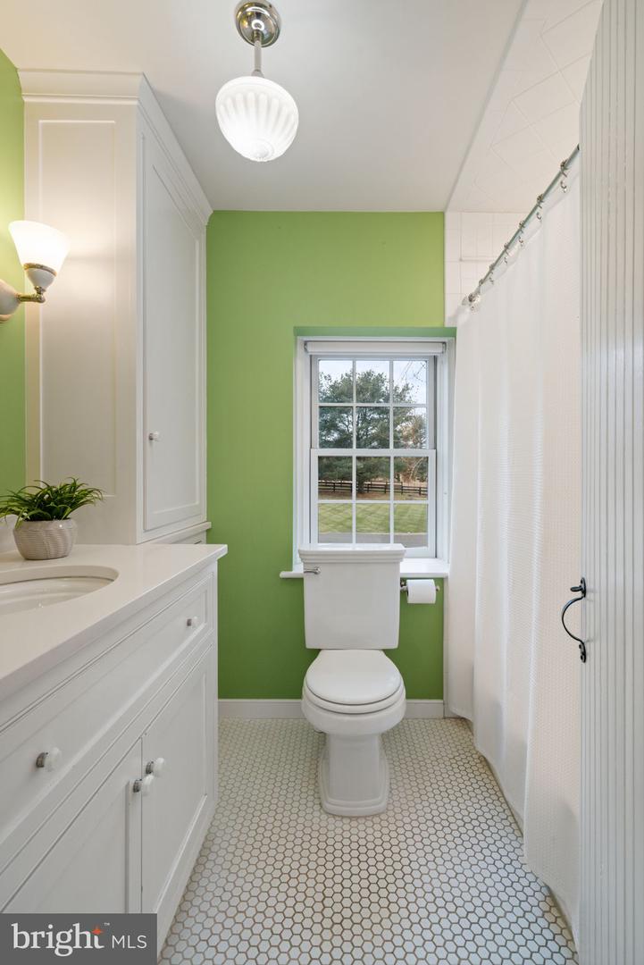 19937 EVERGREEN MILLS RD, LEESBURG, Virginia 20175, 4 Bedrooms Bedrooms, ,4 BathroomsBathrooms,Residential,For sale,19937 EVERGREEN MILLS RD,VALO2112992 MLS # VALO2112992