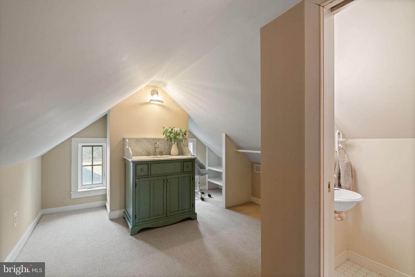 19937 EVERGREEN MILLS RD, LEESBURG, Virginia 20175, 4 Bedrooms Bedrooms, ,4 BathroomsBathrooms,Residential,For sale,19937 EVERGREEN MILLS RD,VALO2112992 MLS # VALO2112992