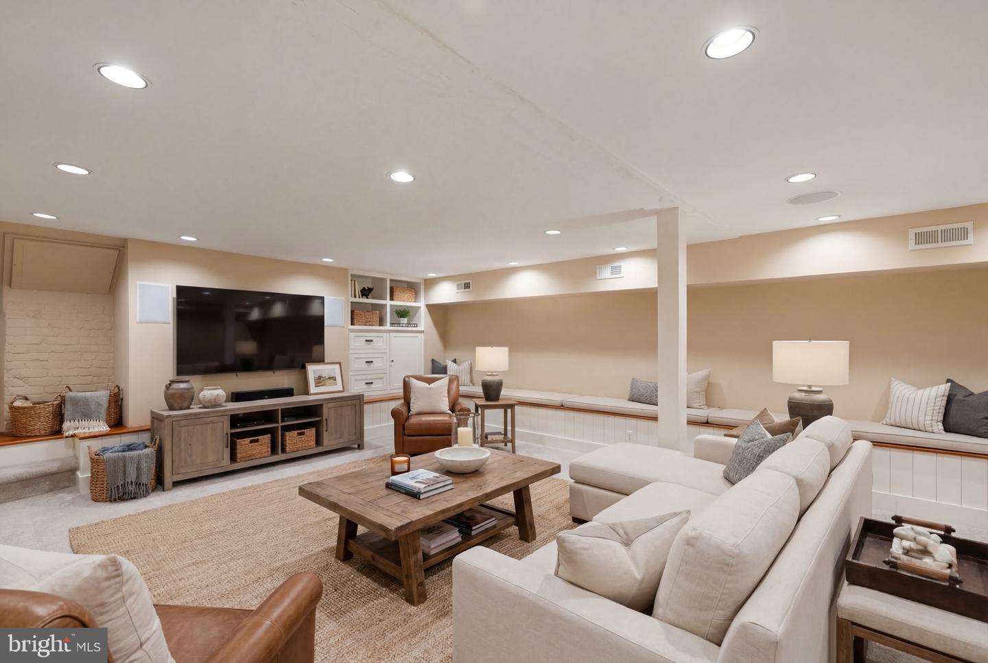 19937 EVERGREEN MILLS RD, LEESBURG, Virginia 20175, 4 Bedrooms Bedrooms, ,4 BathroomsBathrooms,Residential,For sale,19937 EVERGREEN MILLS RD,VALO2112992 MLS # VALO2112992