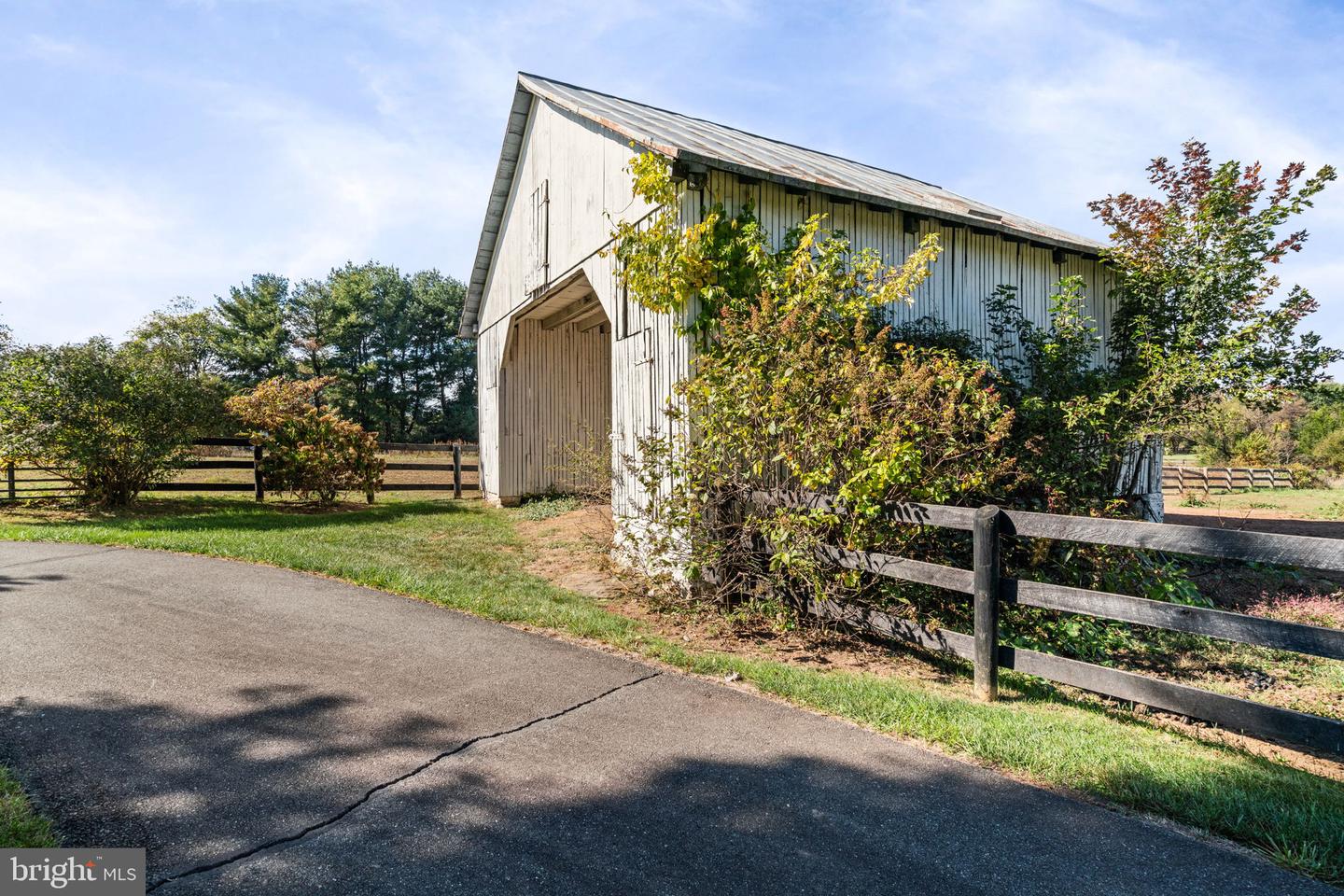 19937 EVERGREEN MILLS RD, LEESBURG, Virginia 20175, 4 Bedrooms Bedrooms, ,4 BathroomsBathrooms,Residential,For sale,19937 EVERGREEN MILLS RD,VALO2112992 MLS # VALO2112992