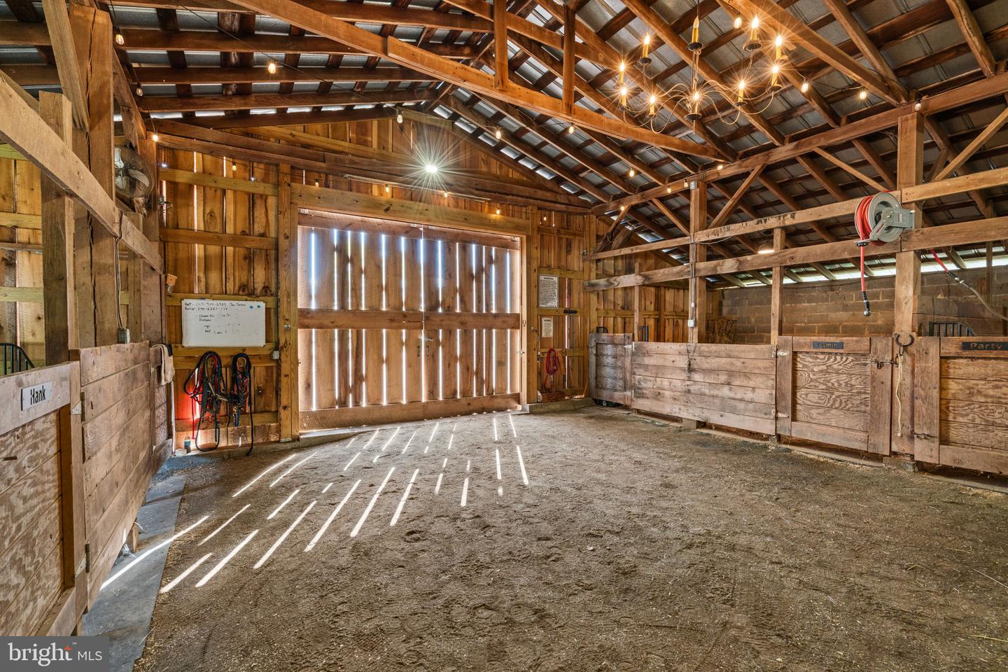 19937 EVERGREEN MILLS RD, LEESBURG, Virginia 20175, 4 Bedrooms Bedrooms, ,4 BathroomsBathrooms,Residential,For sale,19937 EVERGREEN MILLS RD,VALO2112992 MLS # VALO2112992