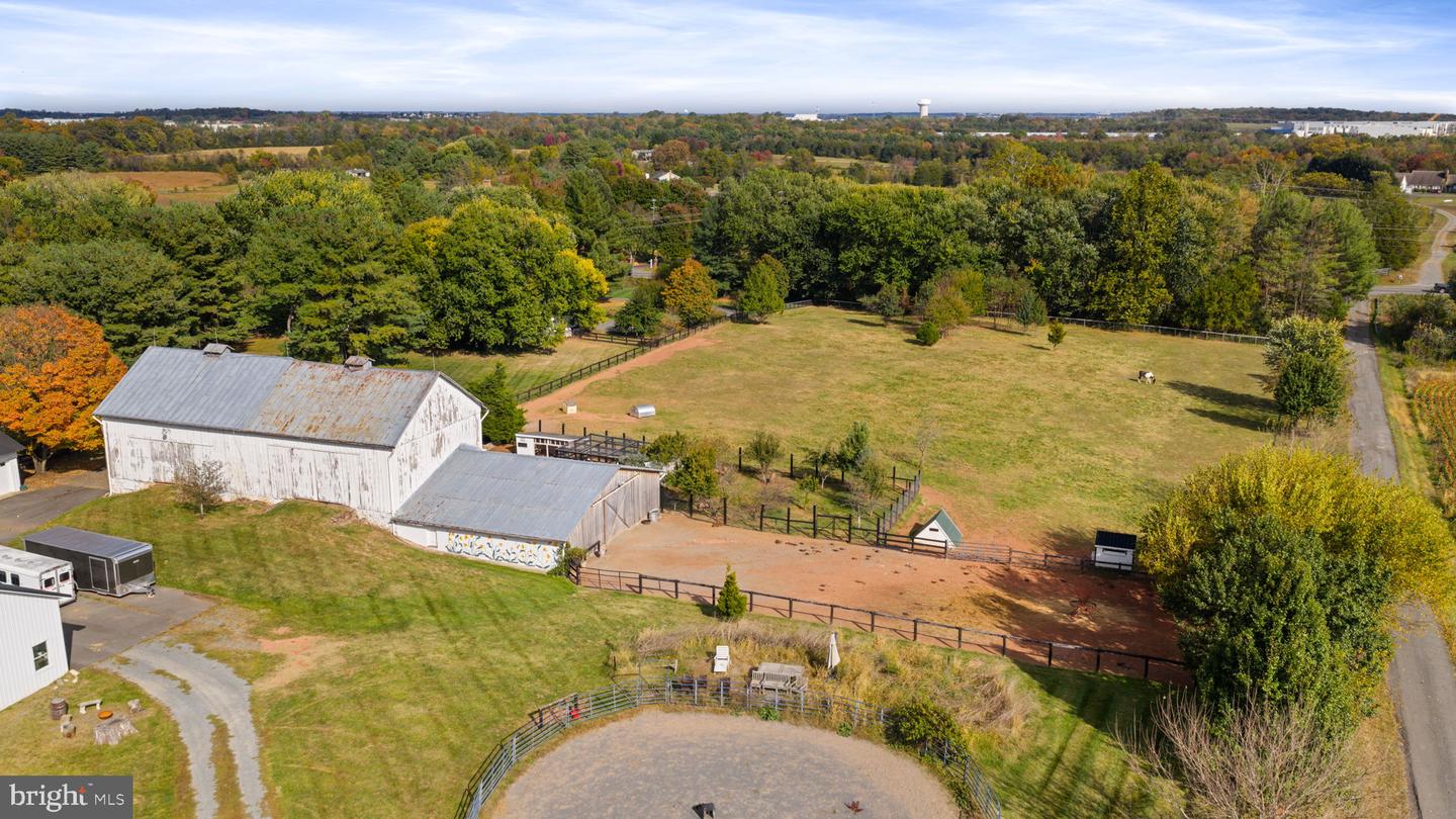 19937 EVERGREEN MILLS RD, LEESBURG, Virginia 20175, 4 Bedrooms Bedrooms, ,4 BathroomsBathrooms,Residential,For sale,19937 EVERGREEN MILLS RD,VALO2112992 MLS # VALO2112992