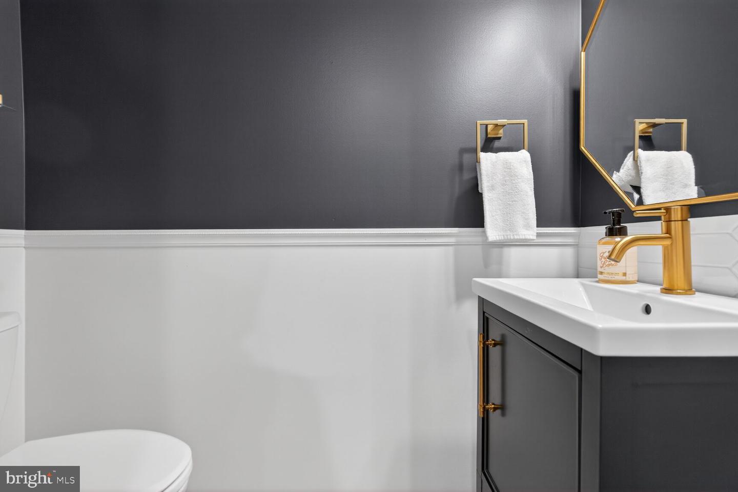 7207 EVANSTON RD, SPRINGFIELD, Virginia 22150, 3 Bedrooms Bedrooms, ,2 BathroomsBathrooms,Residential,For sale,7207 EVANSTON RD,VAFX2283824 MLS # VAFX2283824