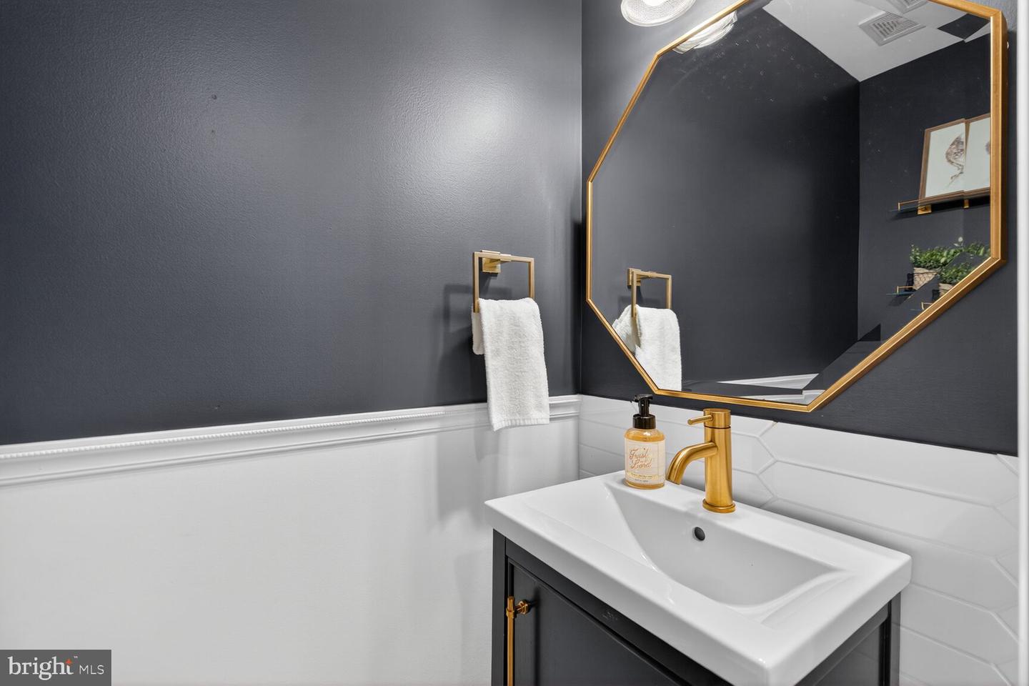 7207 EVANSTON RD, SPRINGFIELD, Virginia 22150, 3 Bedrooms Bedrooms, ,2 BathroomsBathrooms,Residential,For sale,7207 EVANSTON RD,VAFX2283824 MLS # VAFX2283824