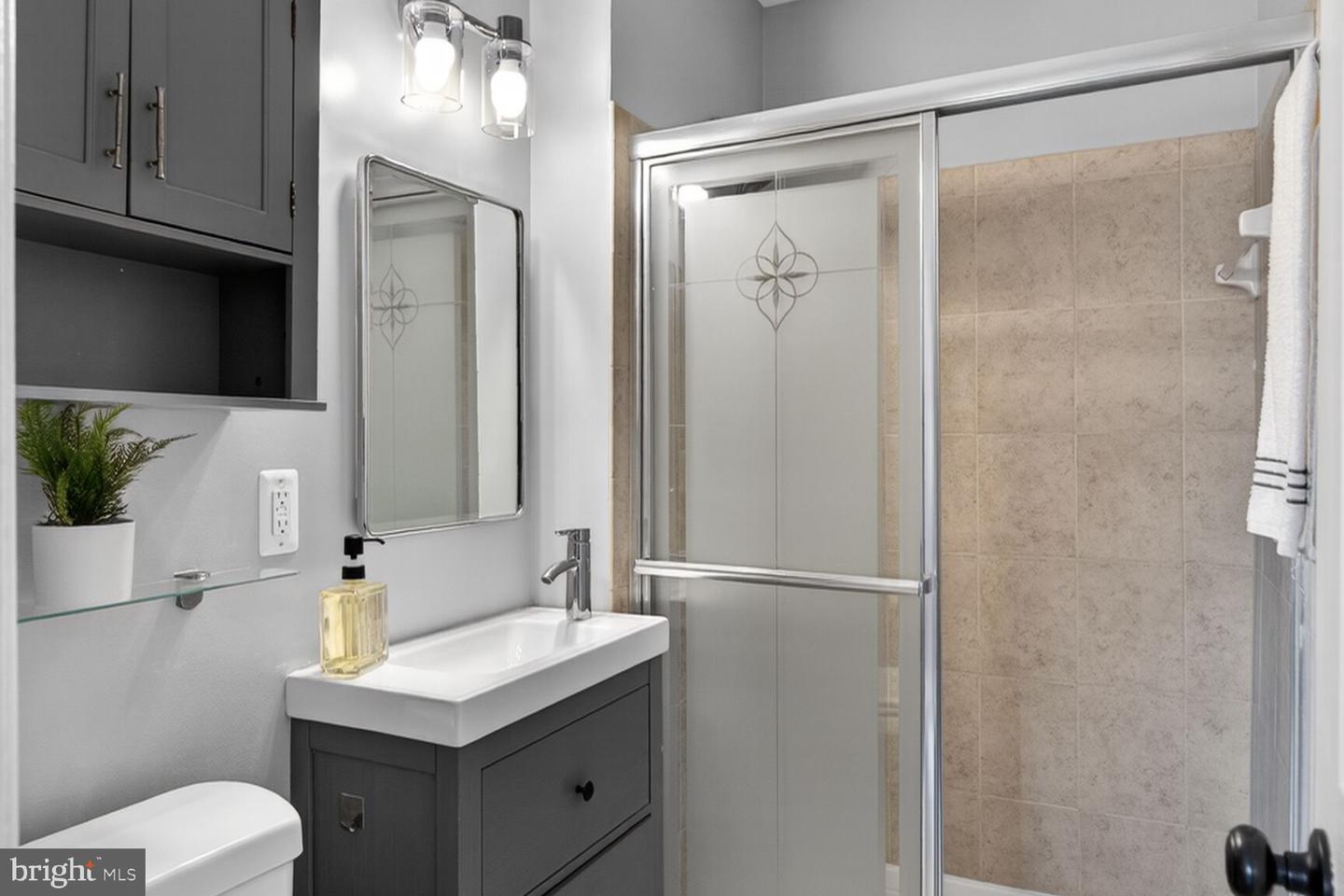 7207 EVANSTON RD, SPRINGFIELD, Virginia 22150, 3 Bedrooms Bedrooms, ,2 BathroomsBathrooms,Residential,For sale,7207 EVANSTON RD,VAFX2283824 MLS # VAFX2283824