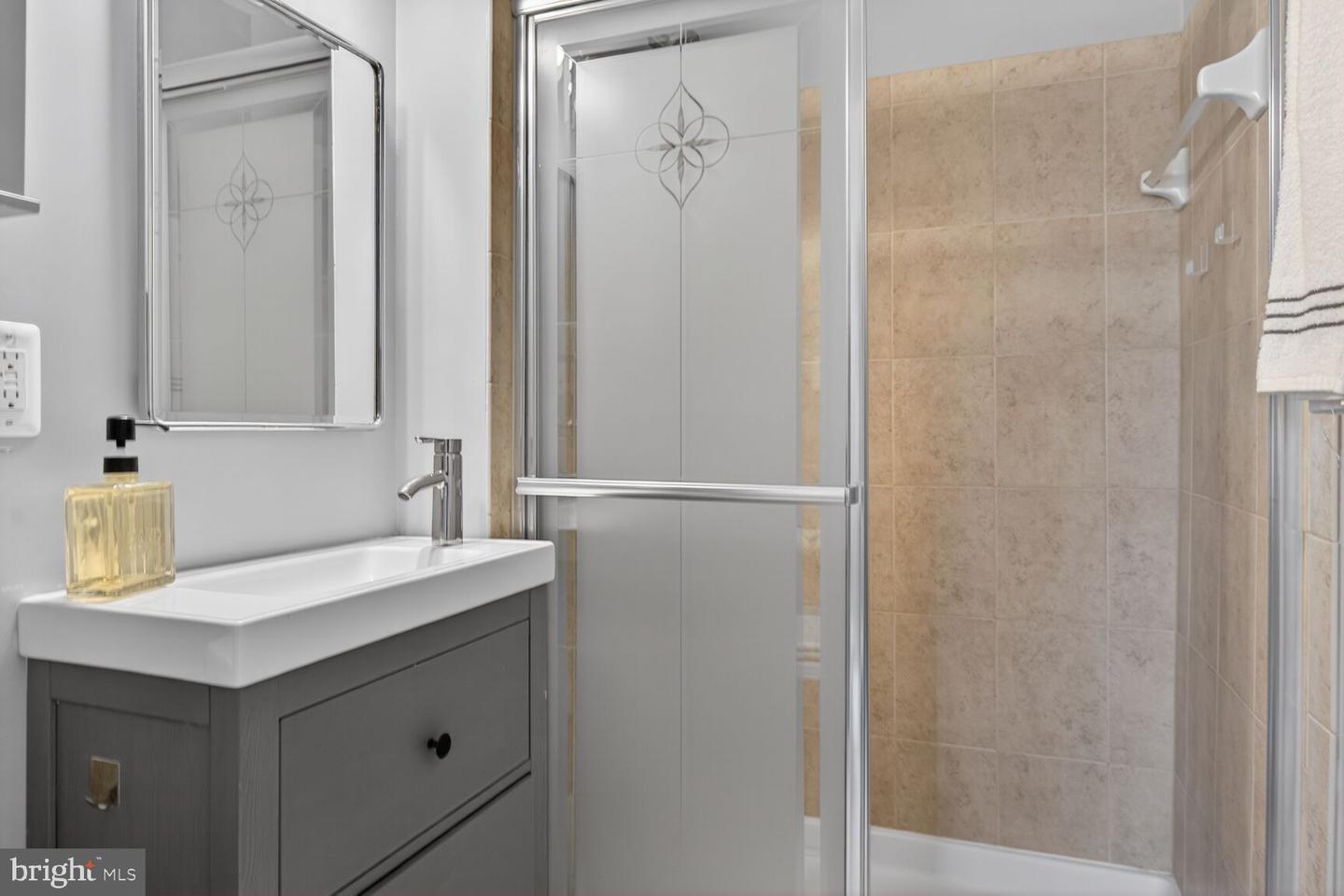 7207 EVANSTON RD, SPRINGFIELD, Virginia 22150, 3 Bedrooms Bedrooms, ,2 BathroomsBathrooms,Residential,For sale,7207 EVANSTON RD,VAFX2283824 MLS # VAFX2283824