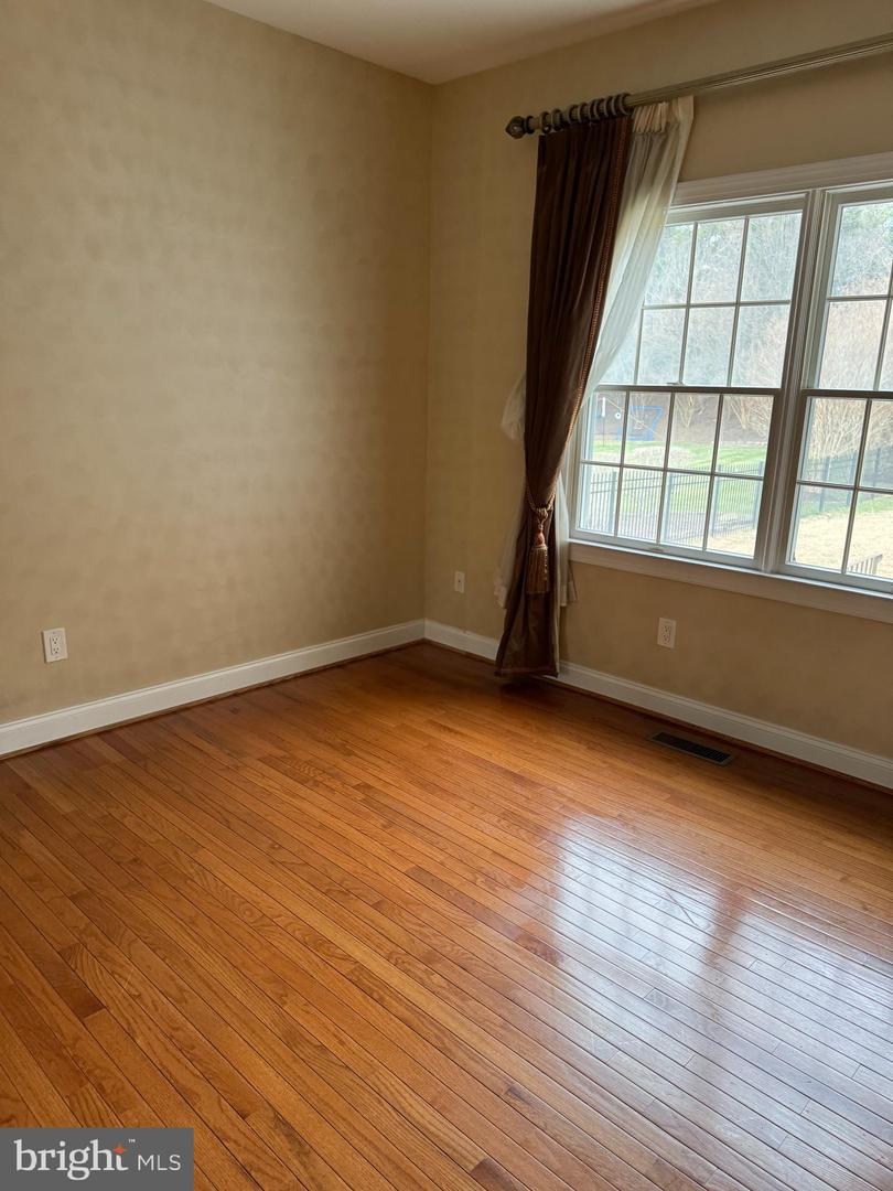 10500 DUNN MEADOW RD, VIENNA, Virginia 22182, 5 Bedrooms Bedrooms, ,4 BathroomsBathrooms,Residential,For sale,10500 DUNN MEADOW RD,VAFX2283888 MLS # VAFX2283888