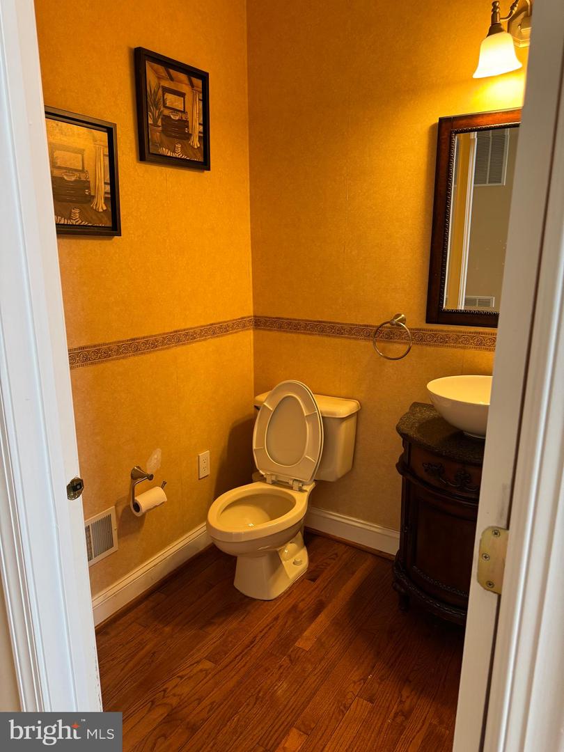 10500 DUNN MEADOW RD, VIENNA, Virginia 22182, 5 Bedrooms Bedrooms, ,4 BathroomsBathrooms,Residential,For sale,10500 DUNN MEADOW RD,VAFX2283888 MLS # VAFX2283888