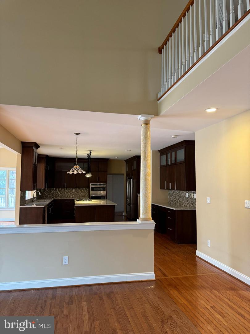 10500 DUNN MEADOW RD, VIENNA, Virginia 22182, 5 Bedrooms Bedrooms, ,4 BathroomsBathrooms,Residential,For sale,10500 DUNN MEADOW RD,VAFX2283888 MLS # VAFX2283888