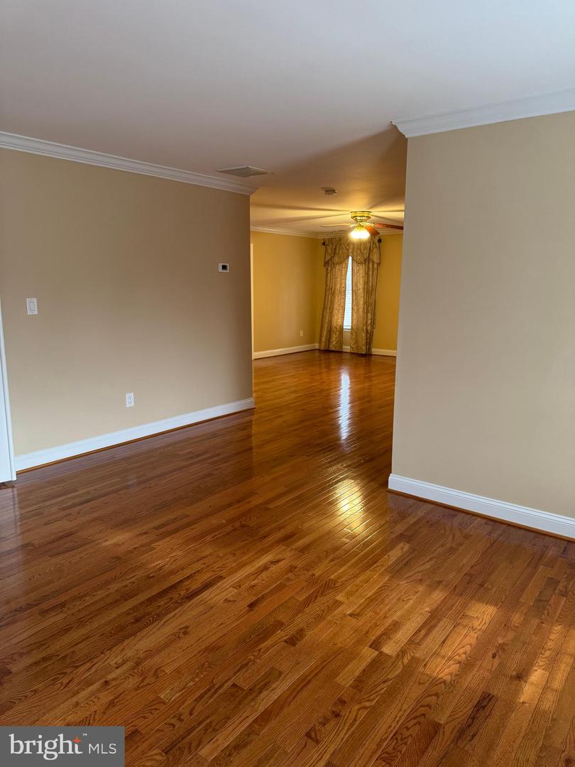 10500 DUNN MEADOW RD, VIENNA, Virginia 22182, 5 Bedrooms Bedrooms, ,4 BathroomsBathrooms,Residential,For sale,10500 DUNN MEADOW RD,VAFX2283888 MLS # VAFX2283888