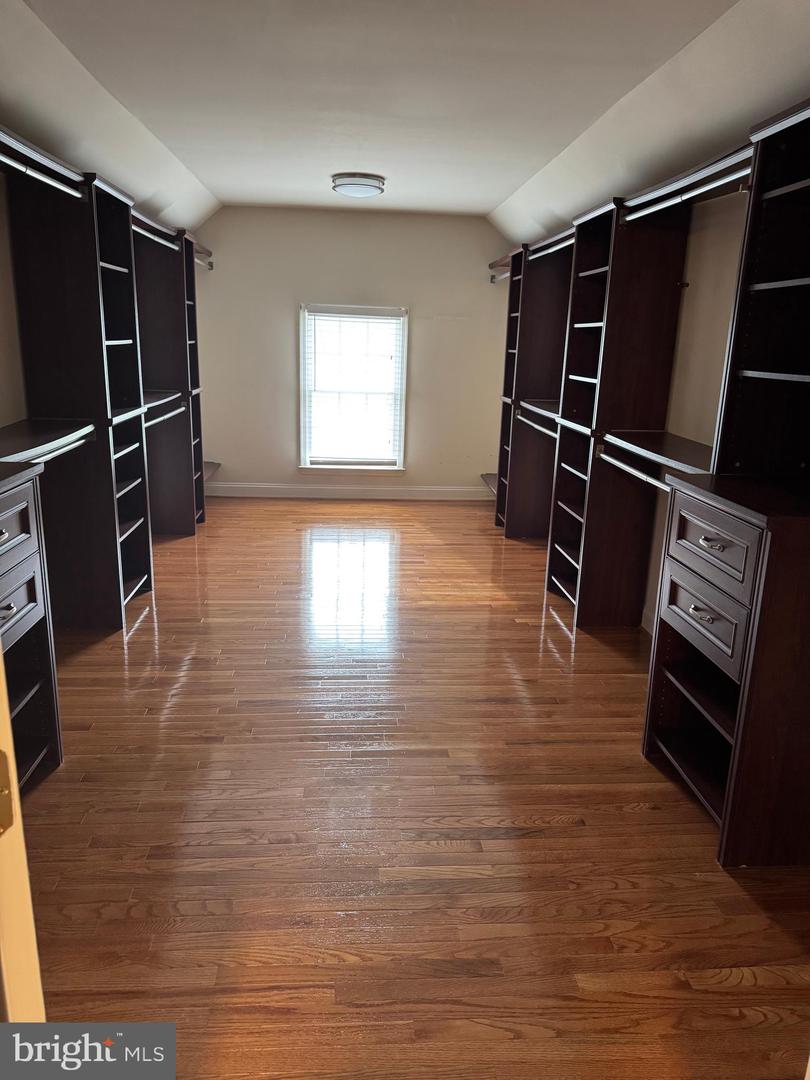 10500 DUNN MEADOW RD, VIENNA, Virginia 22182, 5 Bedrooms Bedrooms, ,4 BathroomsBathrooms,Residential,For sale,10500 DUNN MEADOW RD,VAFX2283888 MLS # VAFX2283888