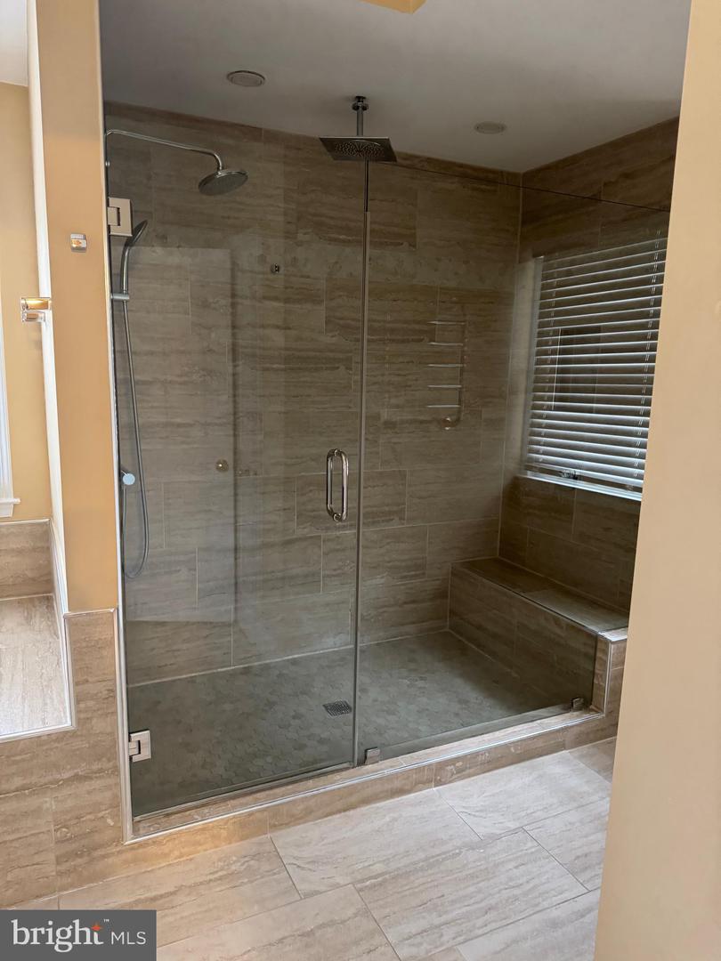 10500 DUNN MEADOW RD, VIENNA, Virginia 22182, 5 Bedrooms Bedrooms, ,4 BathroomsBathrooms,Residential,For sale,10500 DUNN MEADOW RD,VAFX2283888 MLS # VAFX2283888