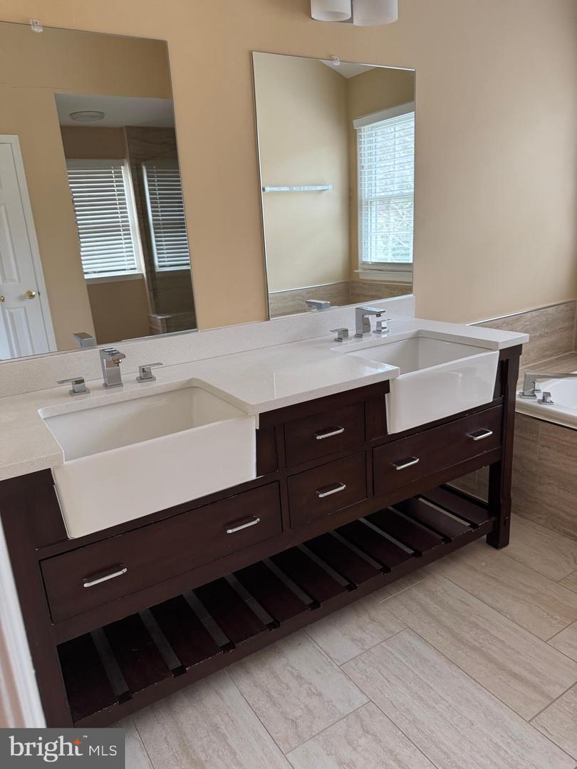 10500 DUNN MEADOW RD, VIENNA, Virginia 22182, 5 Bedrooms Bedrooms, ,4 BathroomsBathrooms,Residential,For sale,10500 DUNN MEADOW RD,VAFX2283888 MLS # VAFX2283888