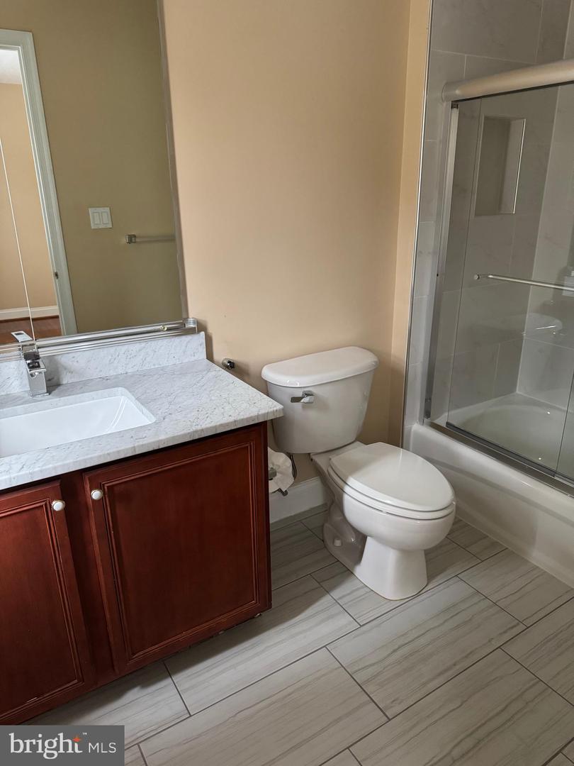 10500 DUNN MEADOW RD, VIENNA, Virginia 22182, 5 Bedrooms Bedrooms, ,4 BathroomsBathrooms,Residential,For sale,10500 DUNN MEADOW RD,VAFX2283888 MLS # VAFX2283888