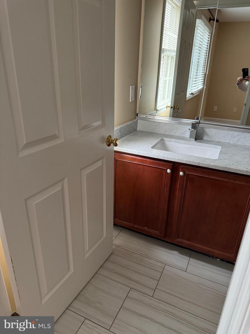 10500 DUNN MEADOW RD, VIENNA, Virginia 22182, 5 Bedrooms Bedrooms, ,4 BathroomsBathrooms,Residential,For sale,10500 DUNN MEADOW RD,VAFX2283888 MLS # VAFX2283888