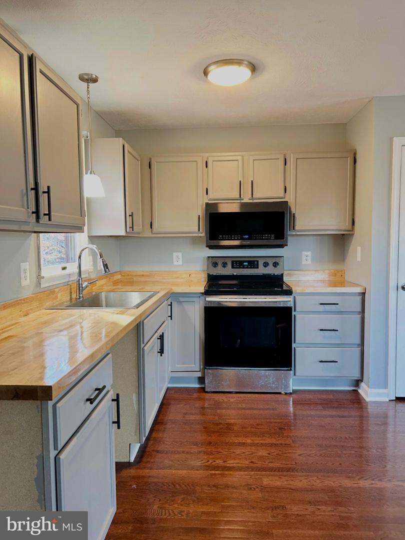 138 PARKSIDE RD, LINDEN, Virginia 22642, 3 Bedrooms Bedrooms, 10 Rooms Rooms,2 BathroomsBathrooms,Residential,For sale,138 PARKSIDE RD,VAWR2013036 MLS # VAWR2013036 138 PARKSIDE RD, LINDEN, Virginia 22642, 3 Bedrooms Bedrooms, 10 Rooms Rooms,2 BathroomsBathrooms,Residential,For sale,138 PARKSIDE RD,VAWR2013036 MLS # VAWR2013036