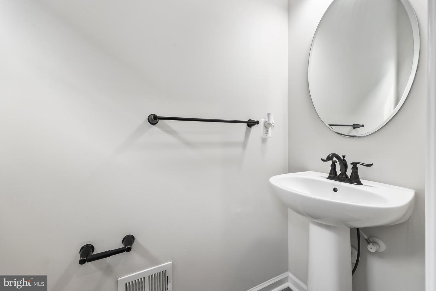 305 COURTHOUSE MANOR DR, STAFFORD, Virginia 22554, 4 Bedrooms Bedrooms, ,3 BathroomsBathrooms,Residential,For sale,305 COURTHOUSE MANOR DR,VAST2044976 MLS # VAST2044976