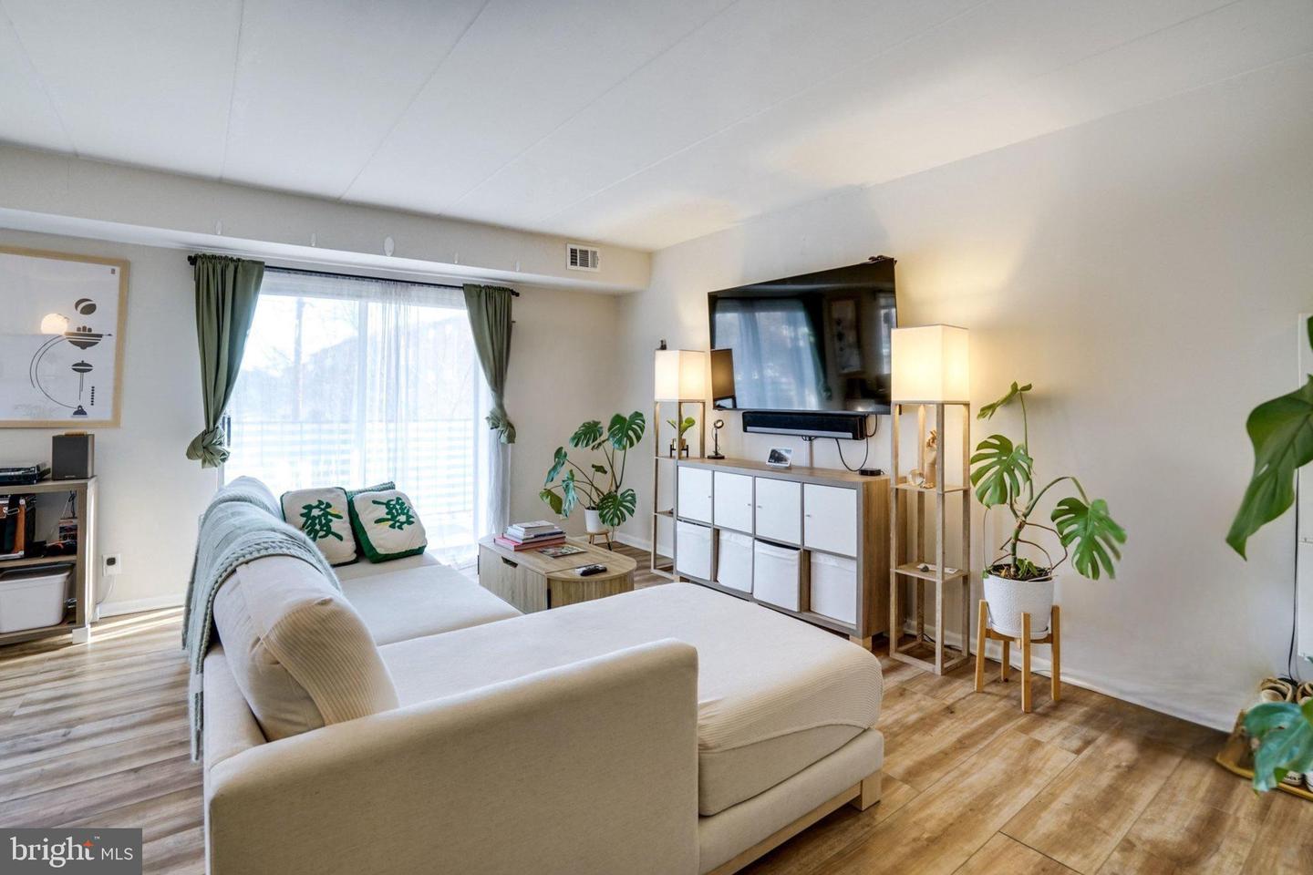 6240 EDSALL RD #202, ALEXANDRIA, Virginia 22312, 2 Bedrooms Bedrooms, ,2 BathroomsBathrooms,Residential,For sale,6240 EDSALL RD #202,VAAX2052854 MLS # VAAX2052854