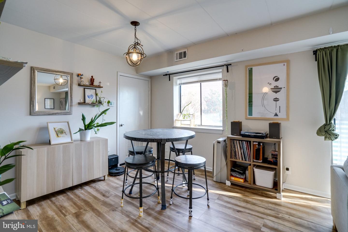 6240 EDSALL RD #202, ALEXANDRIA, Virginia 22312, 2 Bedrooms Bedrooms, ,2 BathroomsBathrooms,Residential,For sale,6240 EDSALL RD #202,VAAX2052854 MLS # VAAX2052854