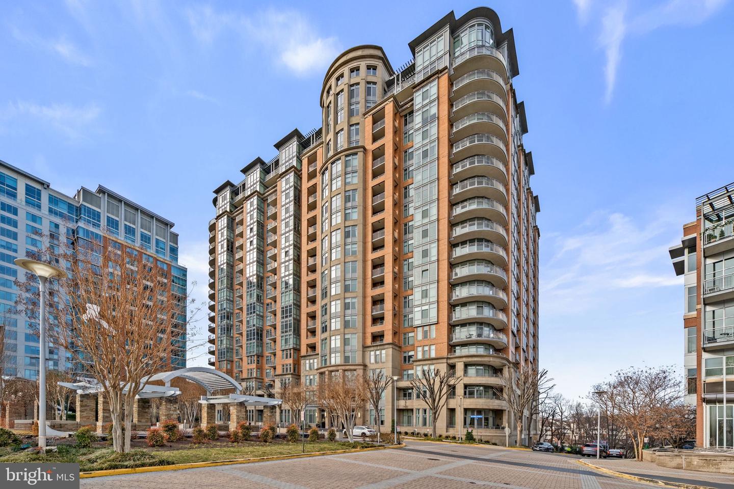 8220 CRESTWOOD HEIGHTS DR #203, MCLEAN, Virginia 22102, 1 Bedroom Bedrooms, 4 Rooms Rooms,2 BathroomsBathrooms,Residential,For sale,8220 CRESTWOOD HEIGHTS DR #203,VAFX2284356 MLS # VAFX2284356