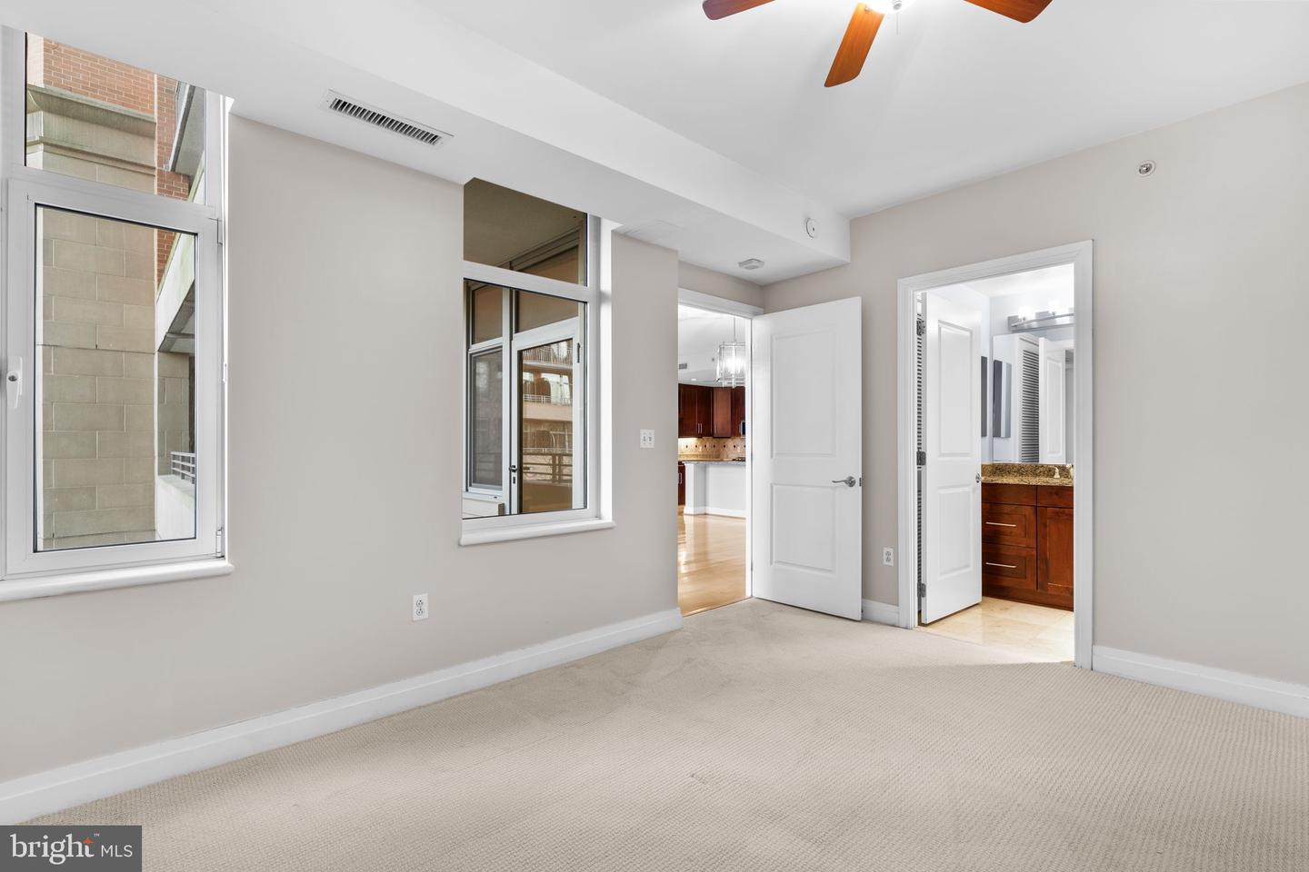 8220 CRESTWOOD HEIGHTS DR #203, MCLEAN, Virginia 22102, 1 Bedroom Bedrooms, 4 Rooms Rooms,2 BathroomsBathrooms,Residential,For sale,8220 CRESTWOOD HEIGHTS DR #203,VAFX2284356 MLS # VAFX2284356