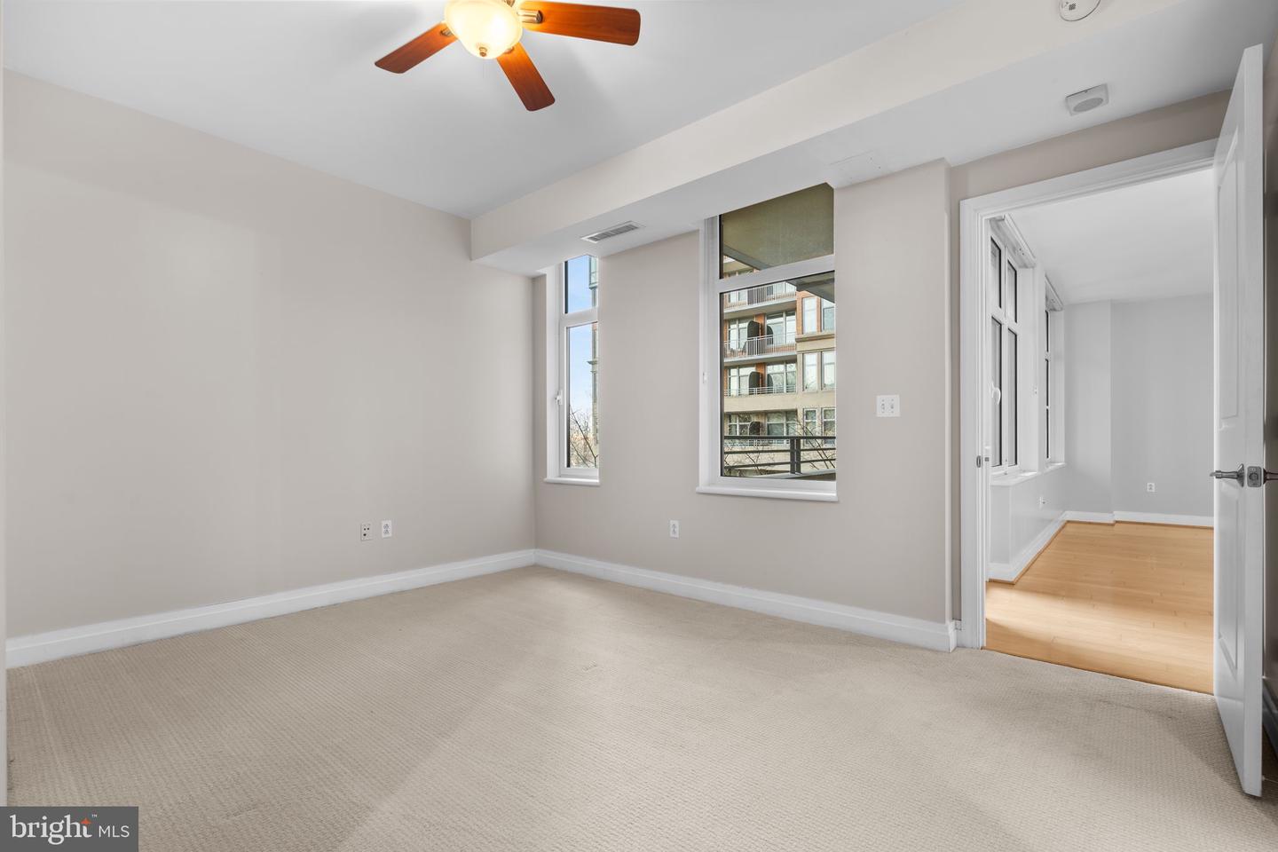 8220 CRESTWOOD HEIGHTS DR #203, MCLEAN, Virginia 22102, 1 Bedroom Bedrooms, 4 Rooms Rooms,2 BathroomsBathrooms,Residential,For sale,8220 CRESTWOOD HEIGHTS DR #203,VAFX2284356 MLS # VAFX2284356