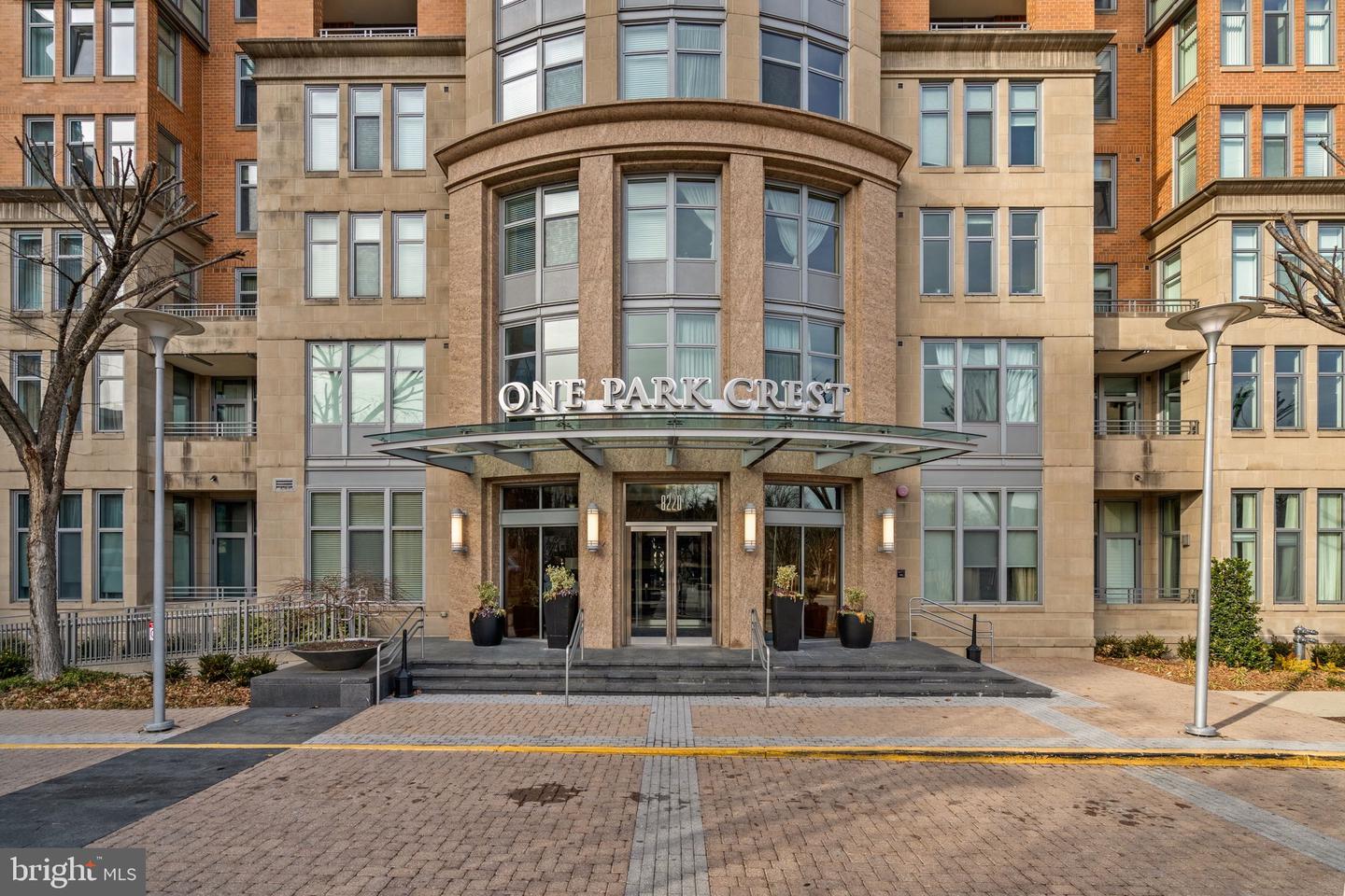 8220 CRESTWOOD HEIGHTS DR #203, MCLEAN, Virginia 22102, 1 Bedroom Bedrooms, 4 Rooms Rooms,2 BathroomsBathrooms,Residential,For sale,8220 CRESTWOOD HEIGHTS DR #203,VAFX2284356 MLS # VAFX2284356