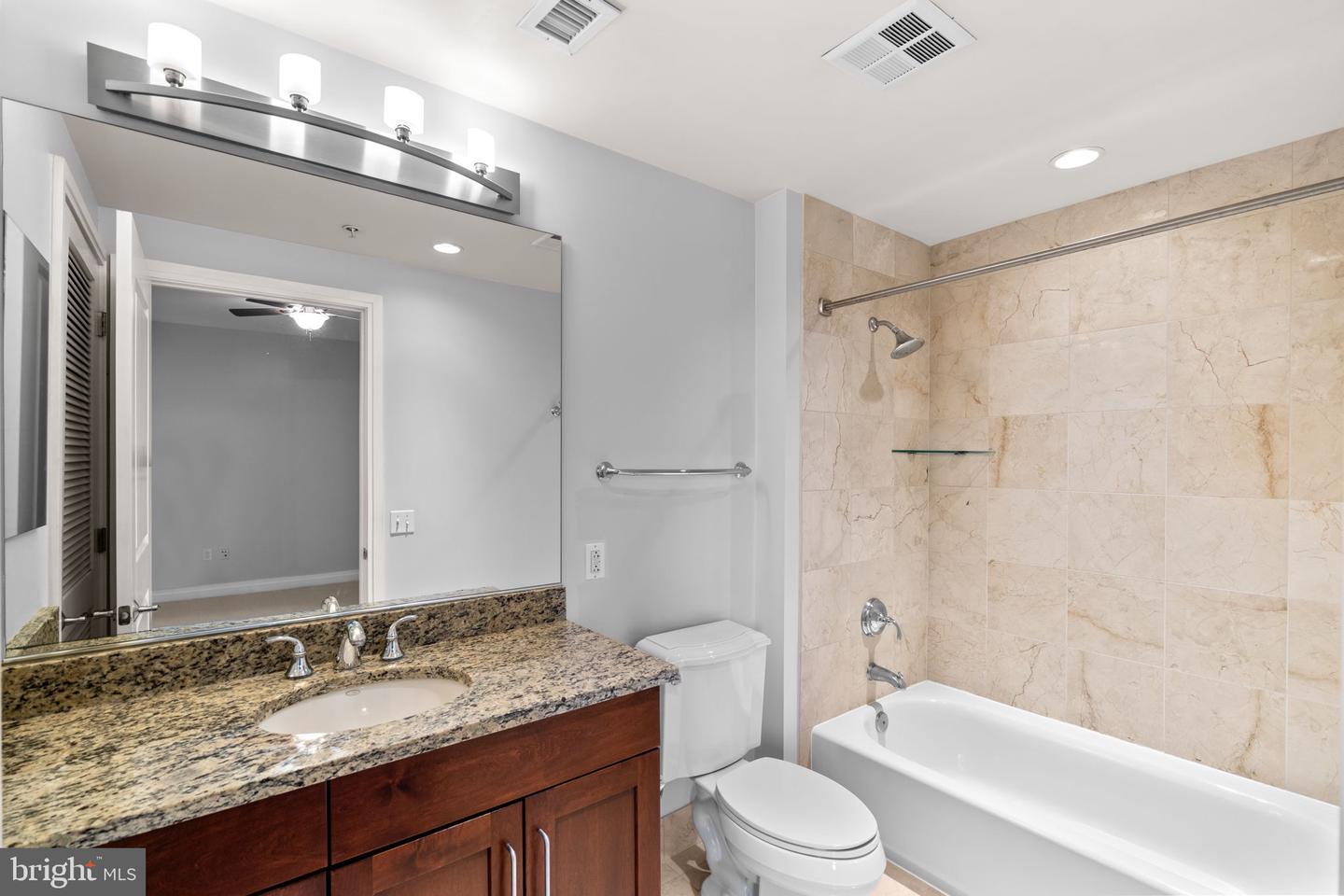 8220 CRESTWOOD HEIGHTS DR #203, MCLEAN, Virginia 22102, 1 Bedroom Bedrooms, 4 Rooms Rooms,2 BathroomsBathrooms,Residential,For sale,8220 CRESTWOOD HEIGHTS DR #203,VAFX2284356 MLS # VAFX2284356