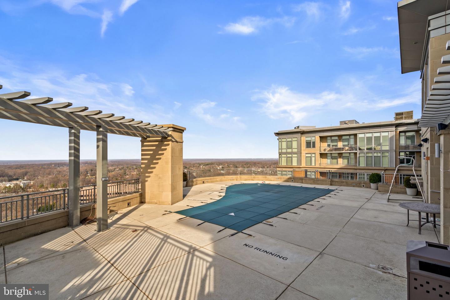 8220 CRESTWOOD HEIGHTS DR #203, MCLEAN, Virginia 22102, 1 Bedroom Bedrooms, 4 Rooms Rooms,2 BathroomsBathrooms,Residential,For sale,8220 CRESTWOOD HEIGHTS DR #203,VAFX2284356 MLS # VAFX2284356