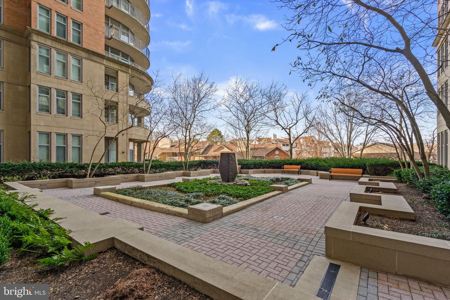 8220 CRESTWOOD HEIGHTS DR #203, MCLEAN, Virginia 22102, 1 Bedroom Bedrooms, 4 Rooms Rooms,2 BathroomsBathrooms,Residential,For sale,8220 CRESTWOOD HEIGHTS DR #203,VAFX2284356 MLS # VAFX2284356