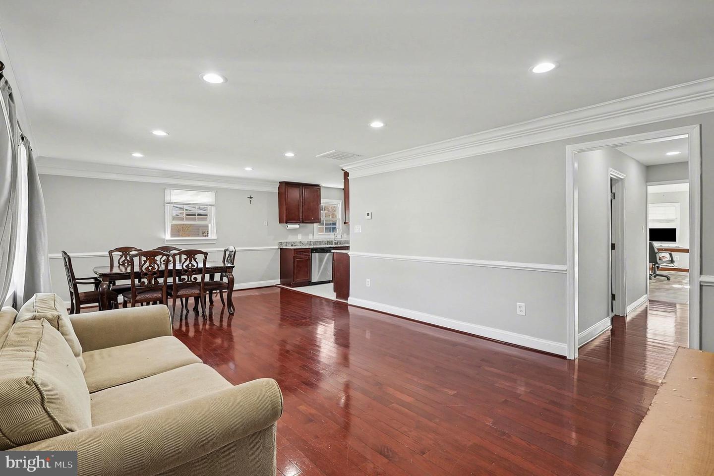 903 WINGFIELD RD, WOODBRIDGE, Virginia 22191, 4 Bedrooms Bedrooms, 6 Rooms Rooms,3 BathroomsBathrooms,Residential,For sale,903 WINGFIELD RD,VAPW2110104 MLS # VAPW2110104