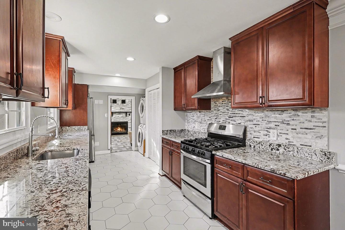 903 WINGFIELD RD, WOODBRIDGE, Virginia 22191, 4 Bedrooms Bedrooms, 6 Rooms Rooms,3 BathroomsBathrooms,Residential,For sale,903 WINGFIELD RD,VAPW2110104 MLS # VAPW2110104