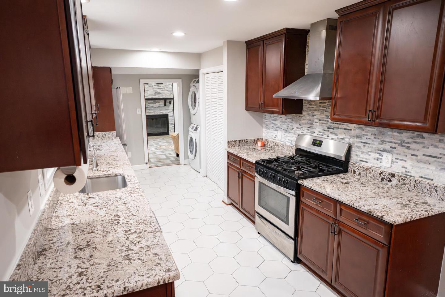 903 WINGFIELD RD, WOODBRIDGE, Virginia 22191, 4 Bedrooms Bedrooms, 6 Rooms Rooms,3 BathroomsBathrooms,Residential,For sale,903 WINGFIELD RD,VAPW2110104 MLS # VAPW2110104