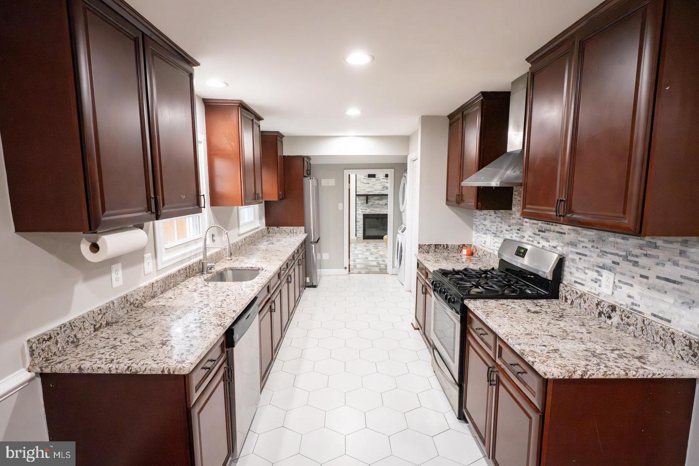 903 WINGFIELD RD, WOODBRIDGE, Virginia 22191, 4 Bedrooms Bedrooms, 6 Rooms Rooms,3 BathroomsBathrooms,Residential,For sale,903 WINGFIELD RD,VAPW2110104 MLS # VAPW2110104