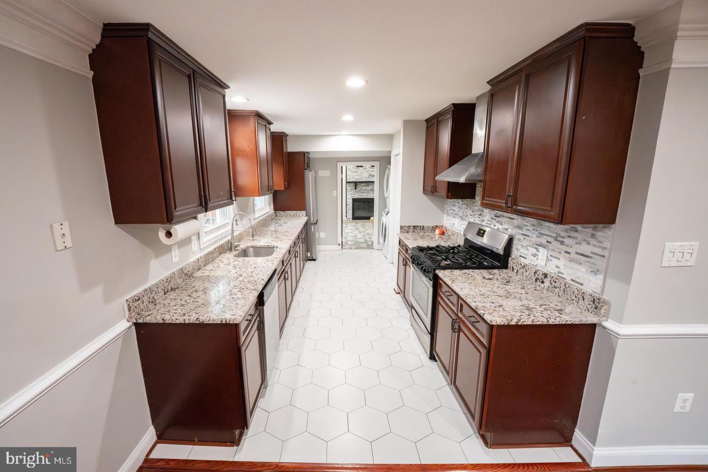 903 WINGFIELD RD, WOODBRIDGE, Virginia 22191, 4 Bedrooms Bedrooms, 6 Rooms Rooms,3 BathroomsBathrooms,Residential,For sale,903 WINGFIELD RD,VAPW2110104 MLS # VAPW2110104